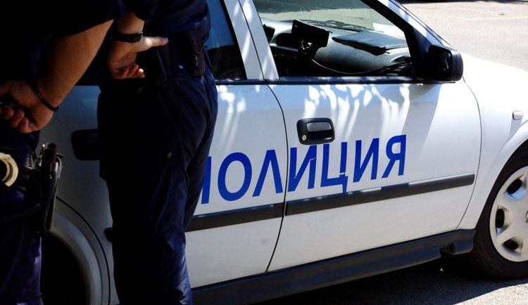 18 годишна преобърна "Мерцедес" заради висока скорост, двама ранени 
