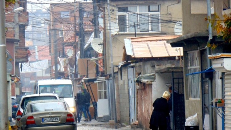 Циганите винят мръсотията за морбилите в Столипиново