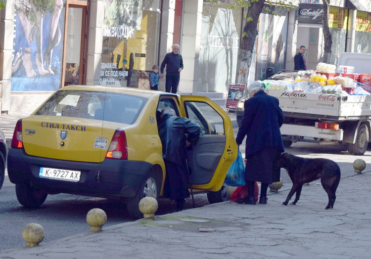 „Екип 254“от БЧК отново зарадва нуждаещи се в навечерието на Великден