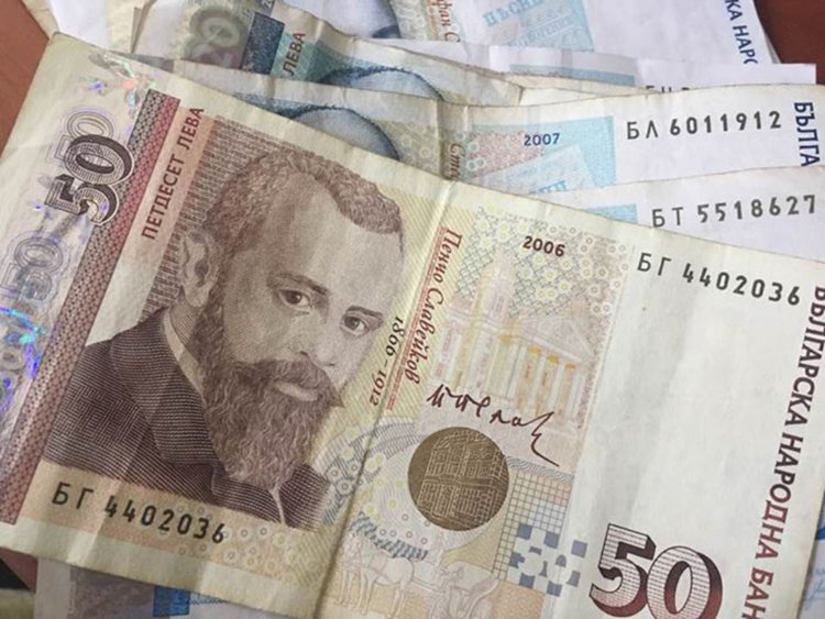 Задигнаха 6 бона от рецепцията на асеновградски хотел