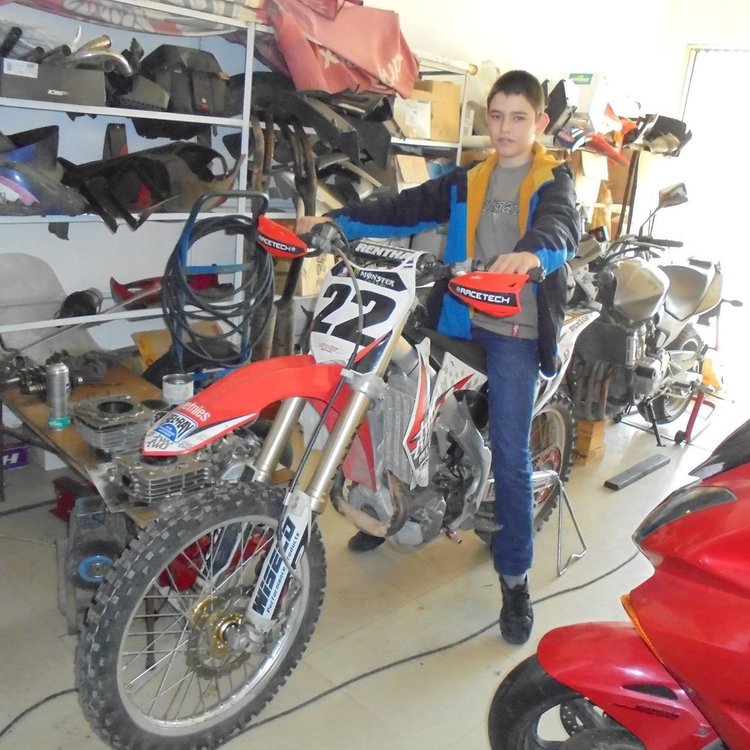 Няма следа от Крис. Температурите паднаха до 6 градуса и стопираха претърсването в планината