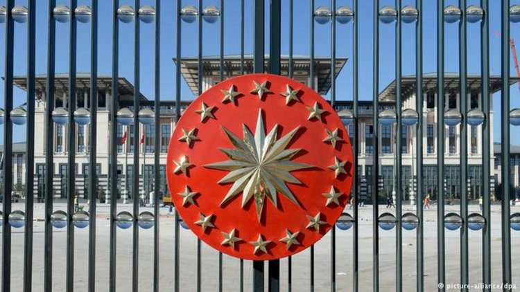 Турция е в криза. А Ердоган строи нов дворец. 