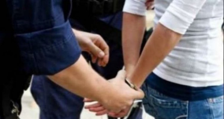 Мъж от Смолян и жена крадат от шофьора, прибрал ги на автостоп