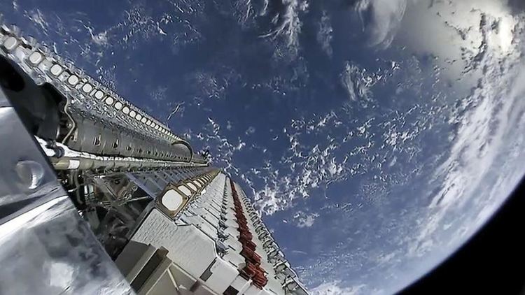 На живо: Изстрелването на ракетата Falcon 9 със спътниците Starlink