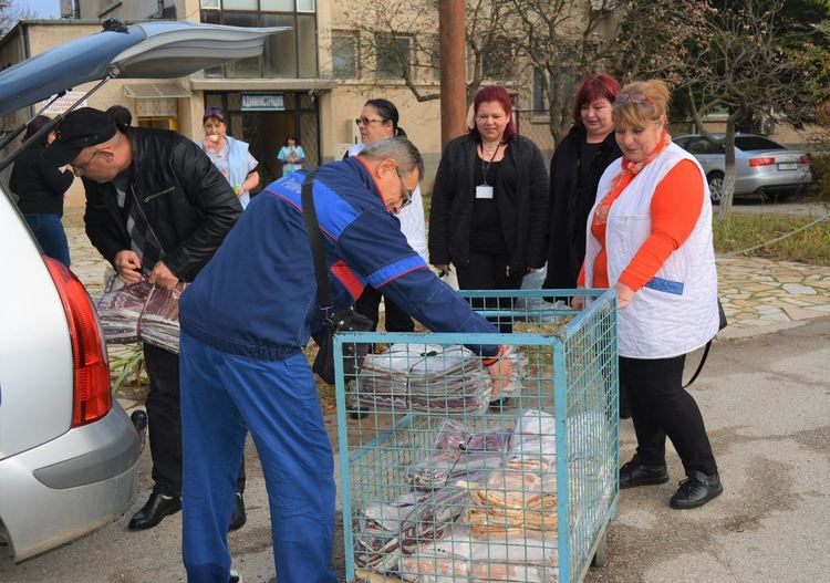 Болницата в Харманли получи дарение от 92 спални комплекта за легла