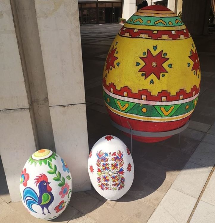 Писани яйца ще красят сградата на Общината