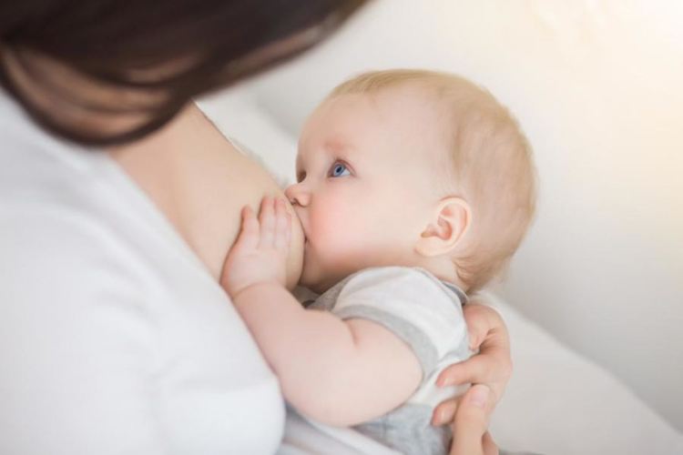  Майки, кърмете децата си!