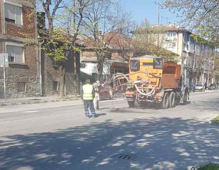 Стартира ремонт на ул."Елин Пелин" в Асеновград
