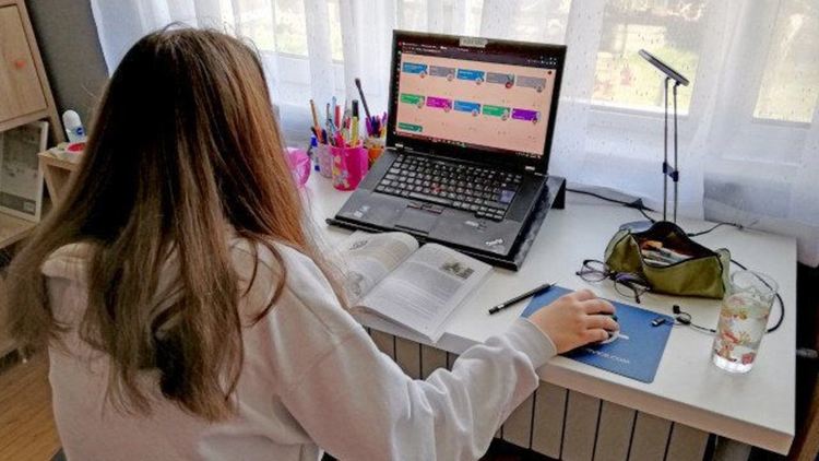Допълнителен отпуск за учители, боледували от COVID-19