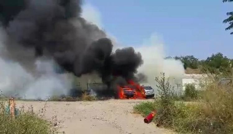 Кемпер изгоря на брега на яз."Кърджали"