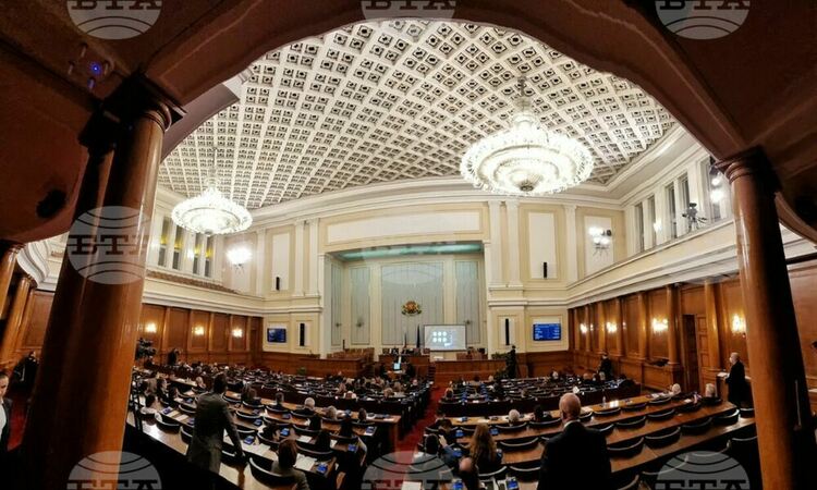 Парламентът изслушва на закрито заседание информация от службите във връзка със започналите военни действия на територията на Украйна