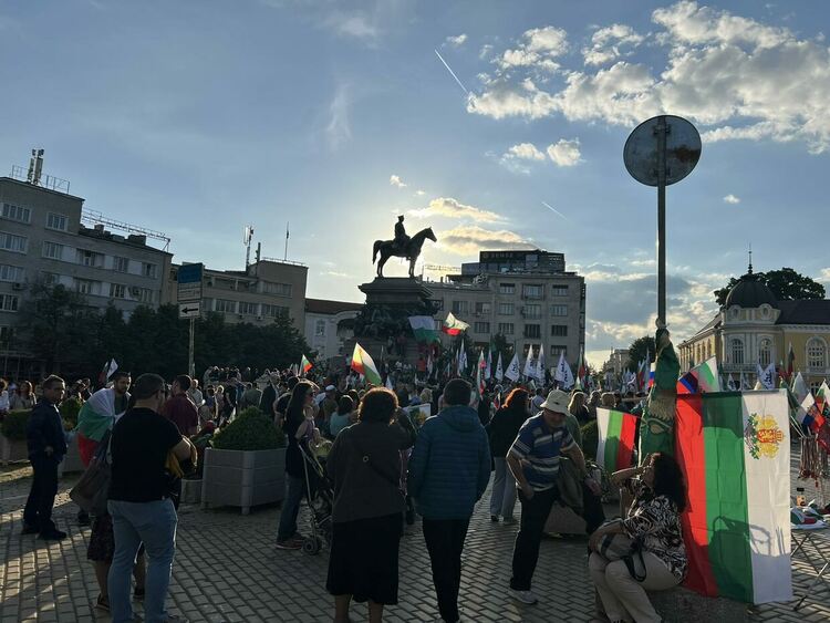 Напрежение и сблъсъци на протеста на „Възраждане”
