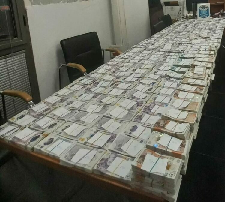 Извадиха 500 хил. британски лири от агрегат на камион за Ирак