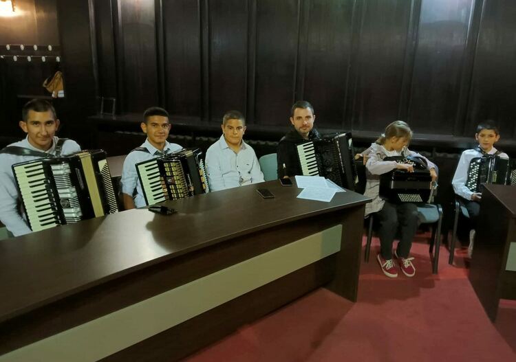 Баща и син Маринови представиха свои възпитаници