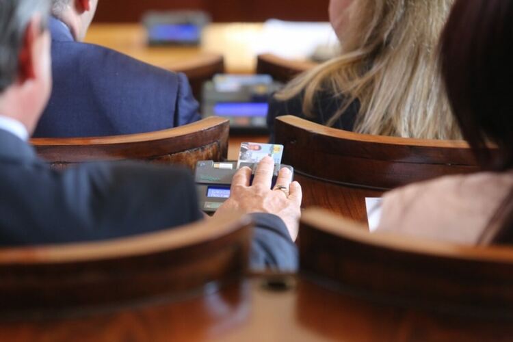 Парламентът ратифицира споразуменията за новите осем F-16 Block 70