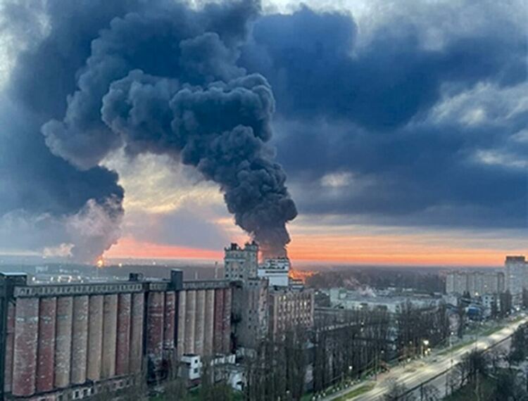Пожар в голям петролен склад в руската Брянска област, граничеща с Украйна