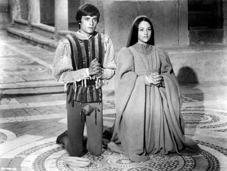 Непълнолетни Ромео и Жулиета от 1968 г. съдят киностудиото заради гола сцена
