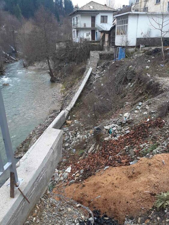 В Рудоземско има реална опасност няколко населени места да бъдат откъснати 