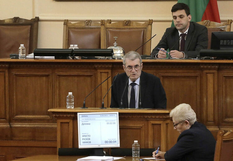 От всички 120 общински болници в 15 са достигнати нивата на месечни възнаграждения, заложени в Колективния трудов договор