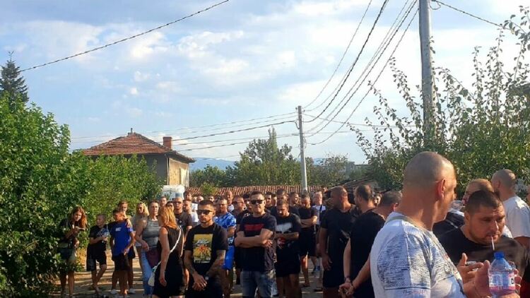 Засилено полицейско присъствие в Цалапица. 19-годишни близнаци помагали да бъде похитен Димитър