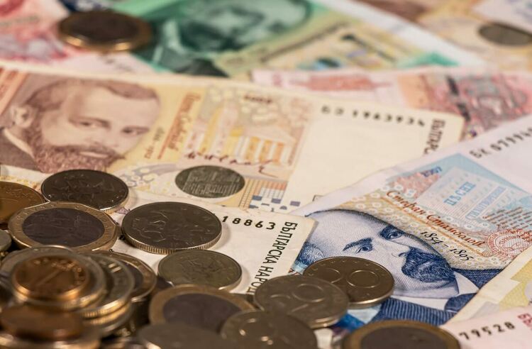 На прага на новата учебна година търсят учители,предлагат до 4200 лева заплата за шлайфист 