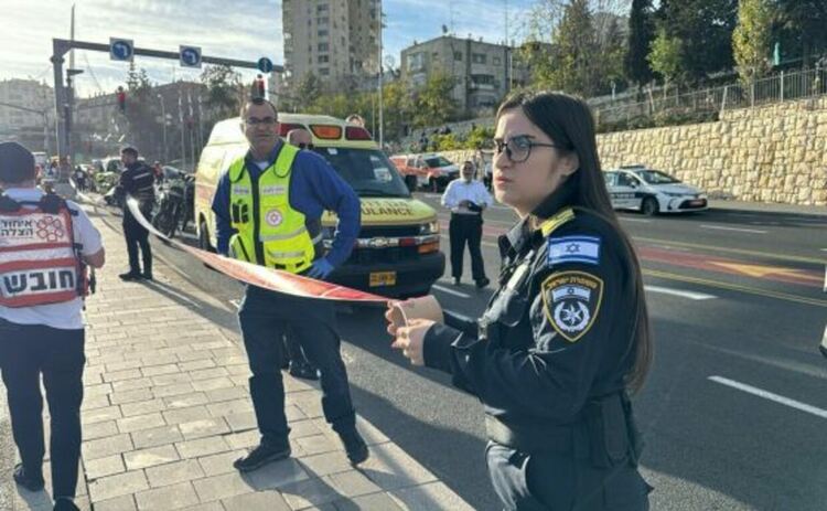 Трима убити и 11 ранени при стрелба в Йерусалим. Нападателите са свързани с Хамас