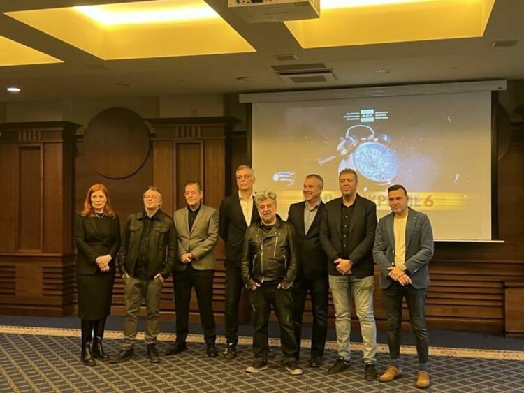 Джаро и Куката и в 6-ия сезон на ''Под прикритие'', Вергов влиза в сериала