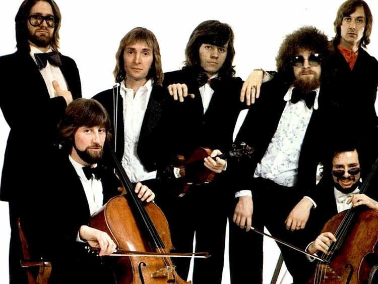 РАЗДЕЛЯМЕ СЕ С „ELO“