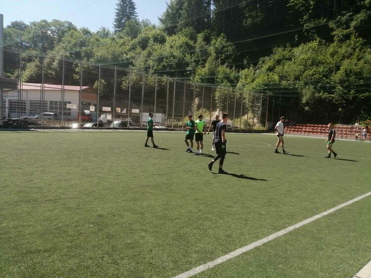 Турнир по футбол събира средства за лечението на 17-годишния Мариян