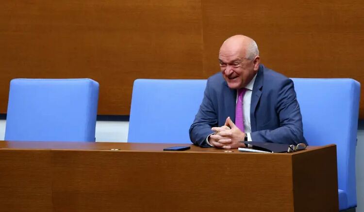“Надпартийно и безпристрастно” Главчев сменил областни управители с кадри на ДПС