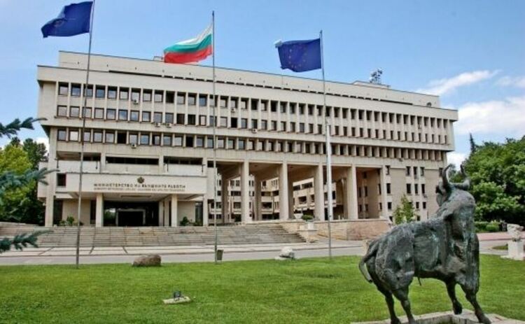 Външно призова българите в Иран незабавно да напуснат страната