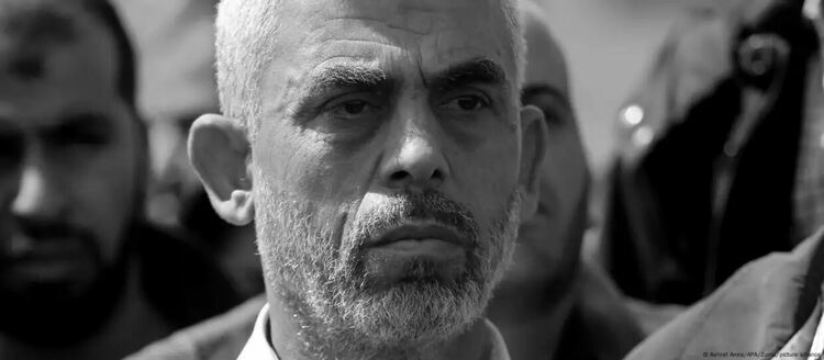 Смъртта на Синуар: шанс за край на войната?