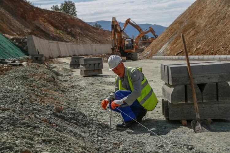 Скопие превръща изграждането на транспортния коридор към България в бутафория