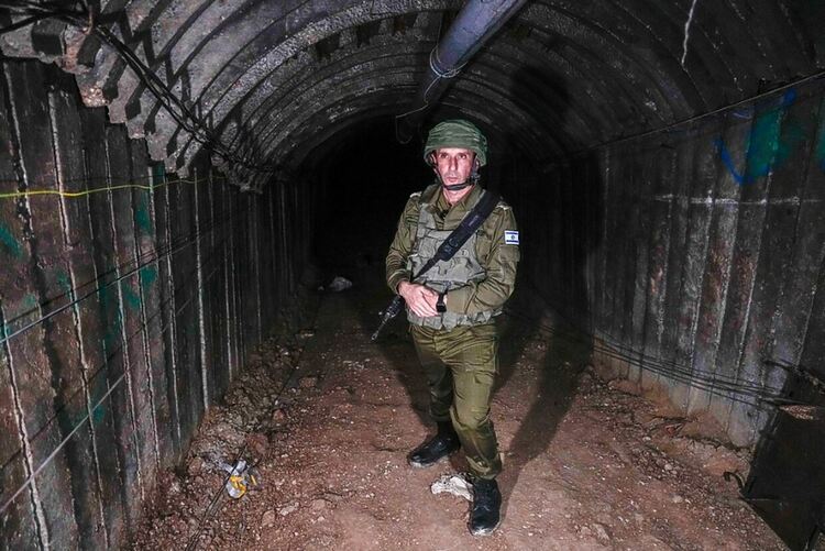 Израел порази бункер на „Хизбула“, в който е имало „десетки милиони долари“