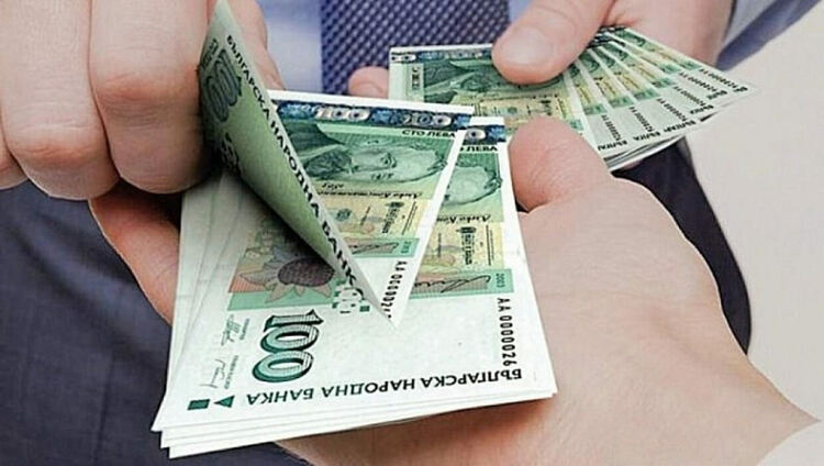  Банките обявиха по-високи такси за теглене и внасяне на пари