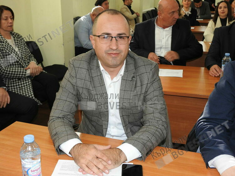 Ресторантите на Кърджали пълни за Осми март, дамите изкупуват кувертите ударно