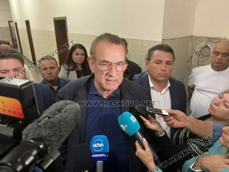 ДПС на Доган решава във вторник дали да напусне управлението