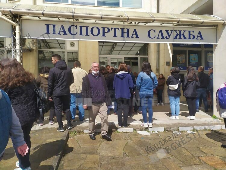 Благодарност за служителките на сектор „Български документи за самоличност“ в Кърджали