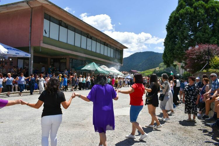 Стотици от цялата страна се стекоха на двудневния фестивал „Орфически мистерии“ в село Триград