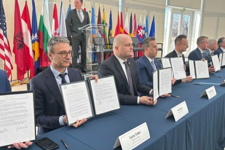 България с амбиция да е трасе за втечнен американски газ към Украйна и региона