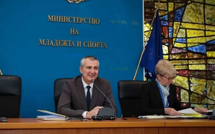 Димитър Илиев направи чистка в дружествата за спортни имоти