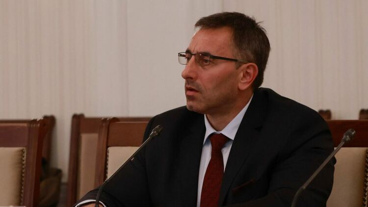 Депутатите ограничиха правомощията на Спецов като особен управител