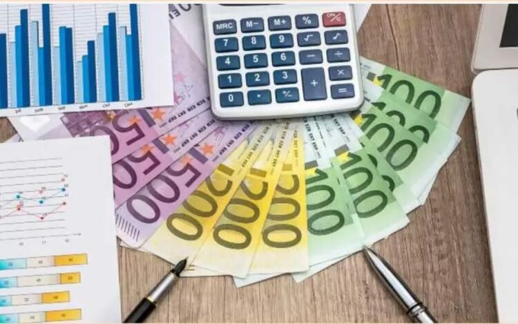 Кабинетът „Радев“ губи битката с бюджетния дефицит