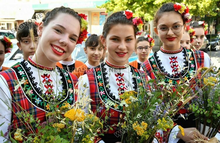 Слънце и облаци, но с високи стойности на Еньовден