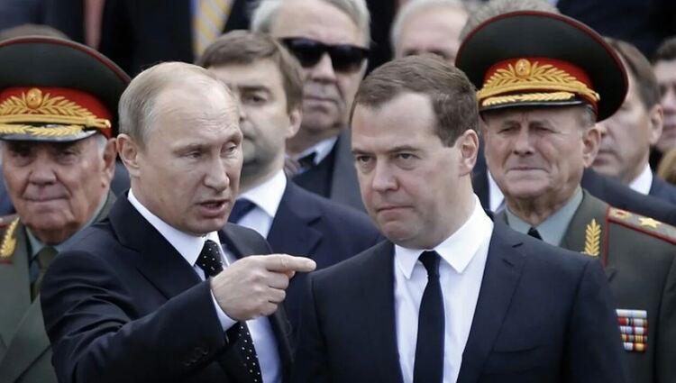 Натовски адмирал с шокиращо разкритие кой диктува на Путин да влезе ли във война с НАТО