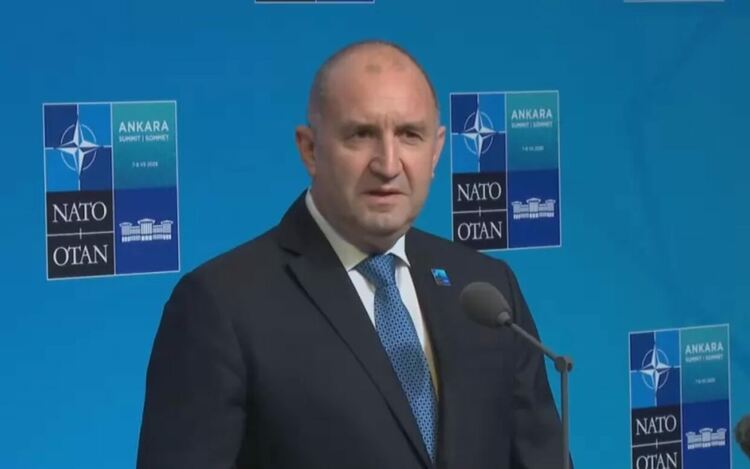 Румен Радев: Ще помагаме финансово на Украйна