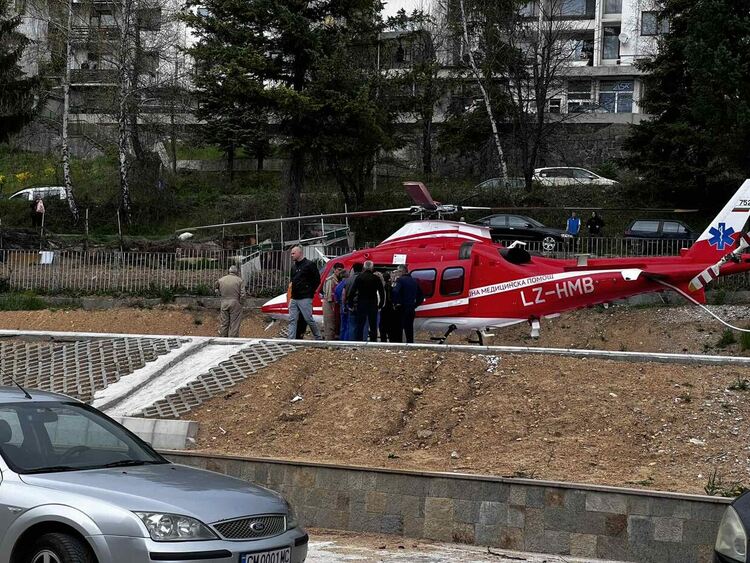 Медицински хеликоптер транспортира пациент от Смолян до „Пирогов“
