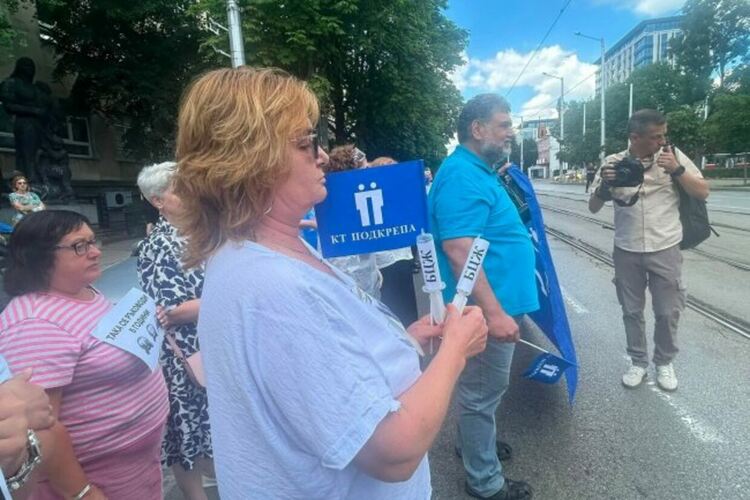 „Производството на БЦЖ ваксина е спряно“. Служители на „Бул Био“ на протест срещу разсипването на дружеството