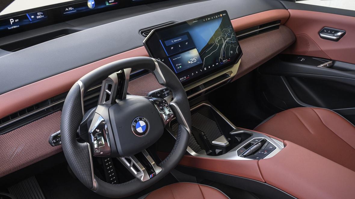 BMW махат бутоните, защото младите искали да говорят с колите си