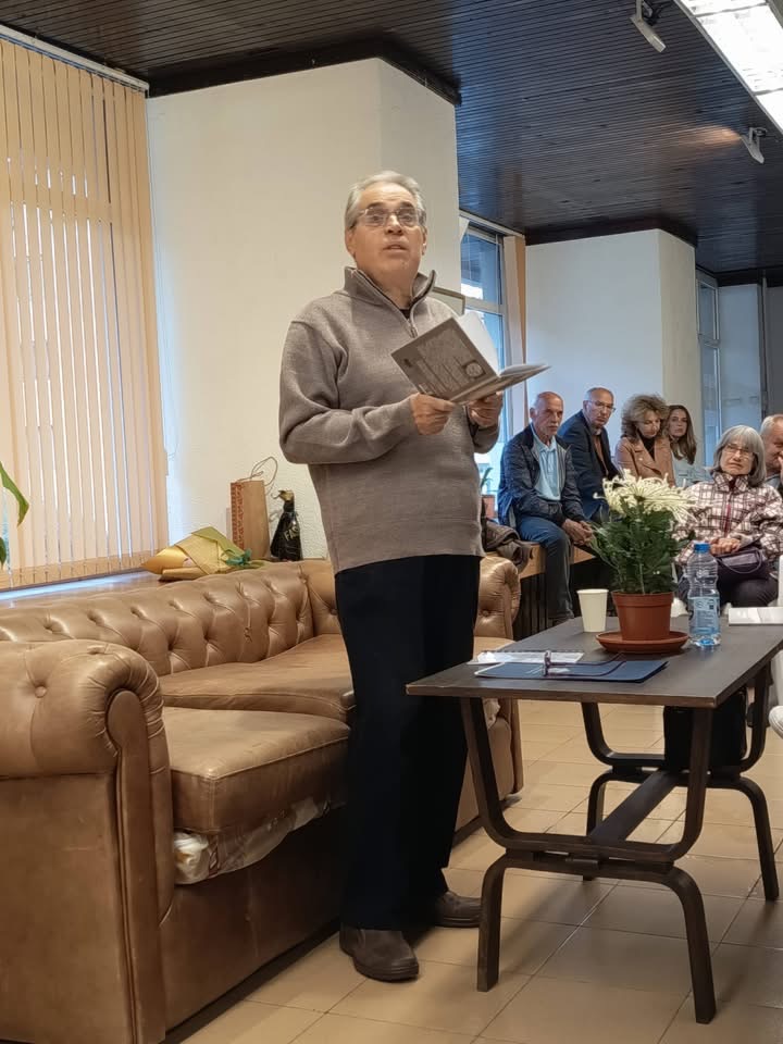 В КДК-Смолян представиха втората  поетична книга на
